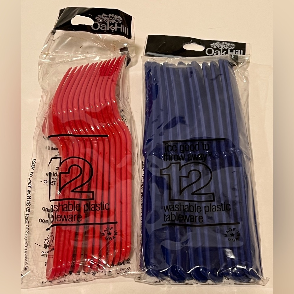 NWT SET OF 2 OAK HILL DISPOSABLE PARTY CUTLERY.